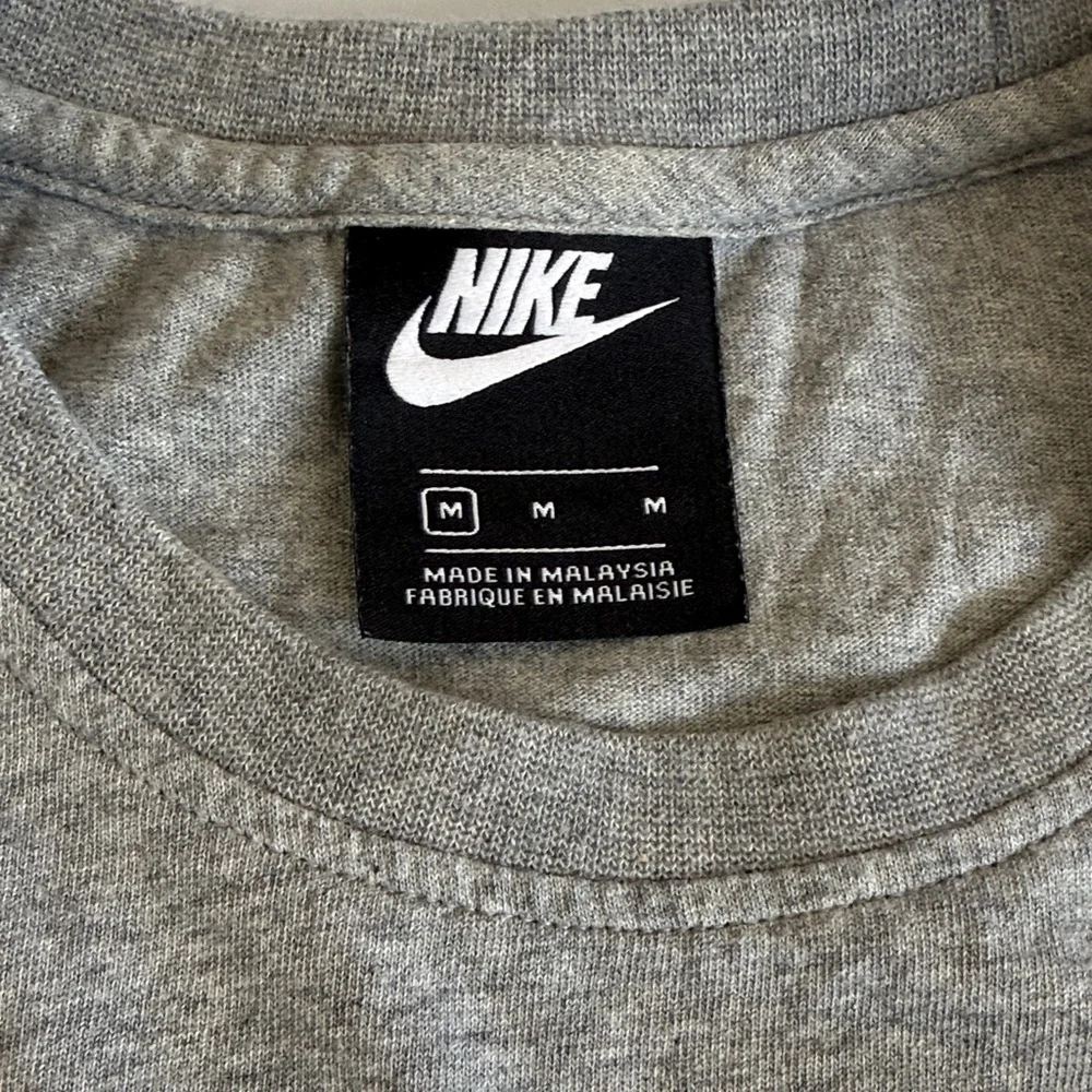Nike Heather Gray Cropped Tee with Pink Logo Women’s Size M